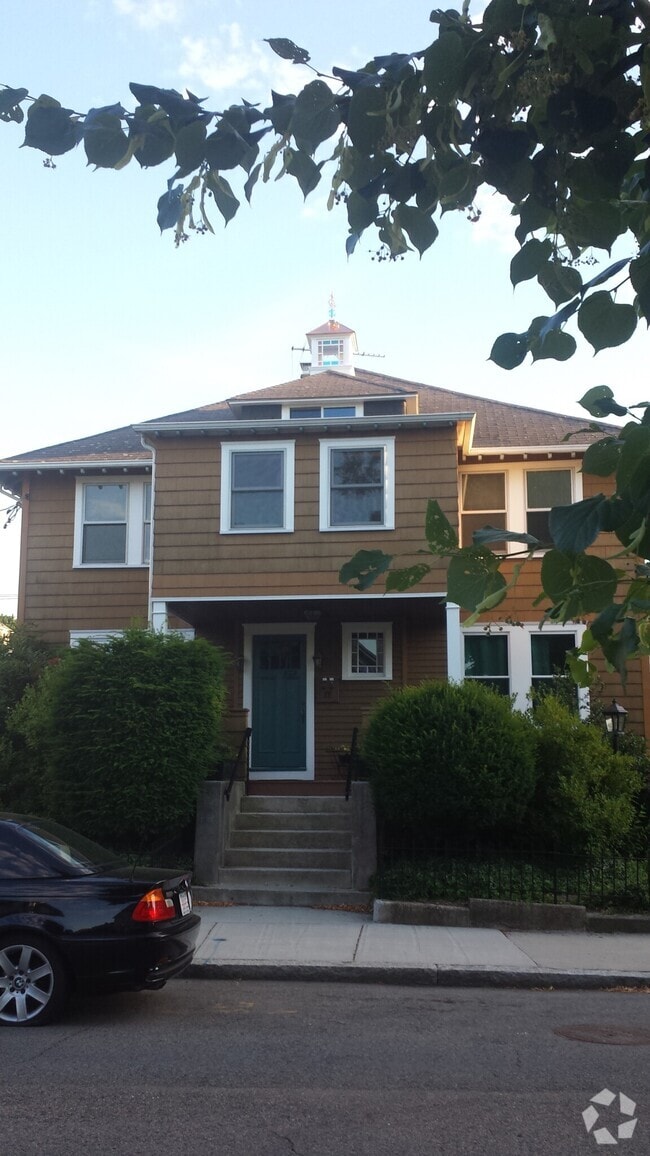 Building Photo - 17 Elmira St