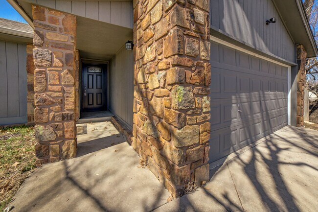 Building Photo - Newly Remodeled 3 Bed 1.5 Bath!
