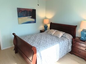 Building Photo - 1620-1624 York Dr