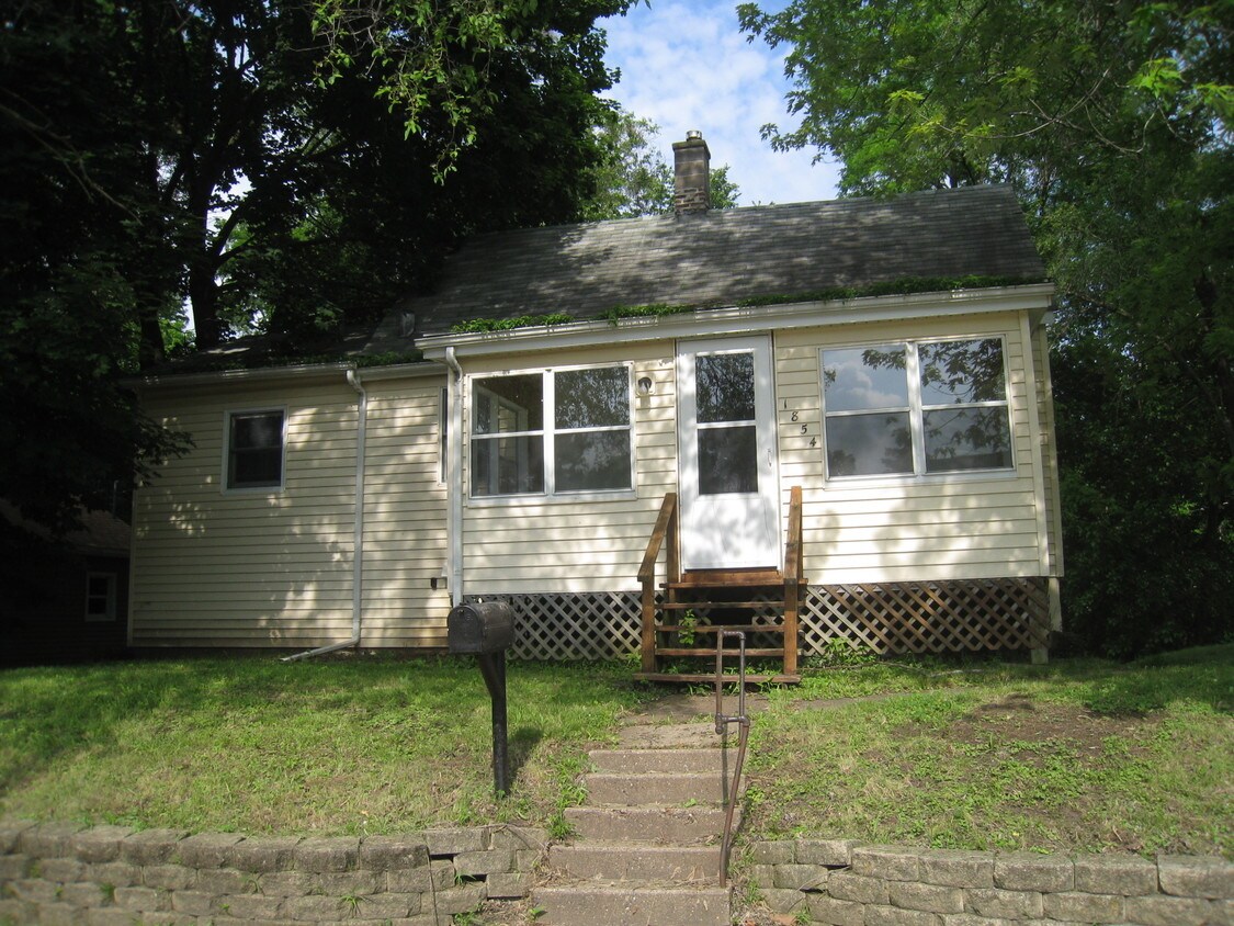 1854 31st St, Moline, IL 61265 House Rental in Moline, IL