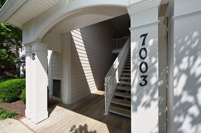 Foto del edificio - **SOPHISTICATED URBAN RETREAT IN THE HEART OF LENOX VILLAGE**