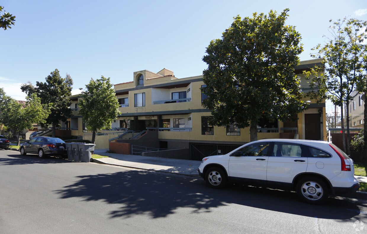 Building Photo - Stanely Gardens