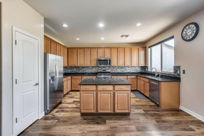 Foto del edificio - 5826 W Plum Rd