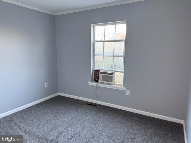 Foto del edificio - 121 Hampton Ct