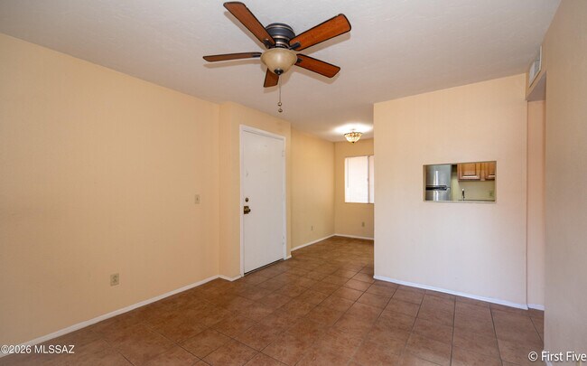 Building Photo - 1810 E Blacklidge Dr