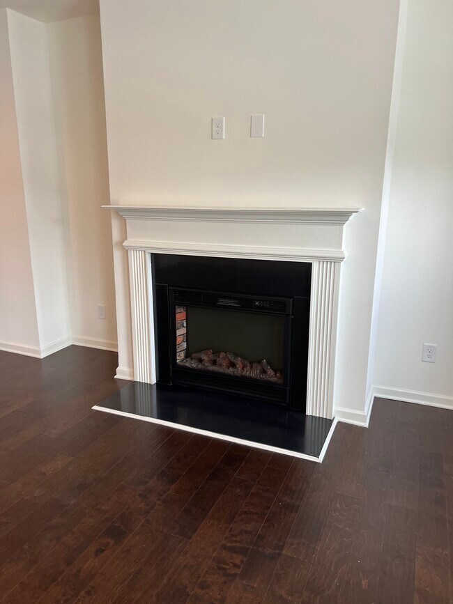 Building Photo - 911 Ambient Way SW