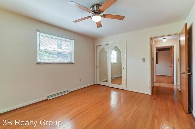 Building Photo - 3 br, 1.5 bath House - 3171 Dickinson Ave.