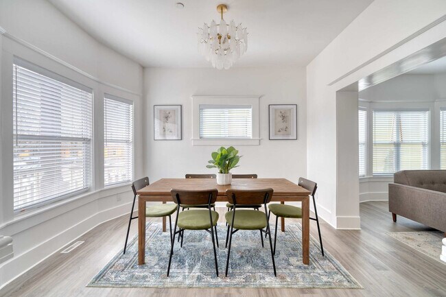 Foto del edificio - 315-317 Northeast Beech Street-SI ID1309843P