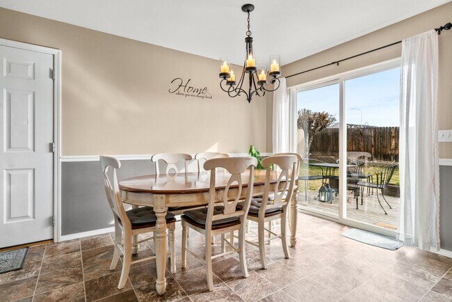Foto del edificio - 4 Bed 2.5 Bath Home