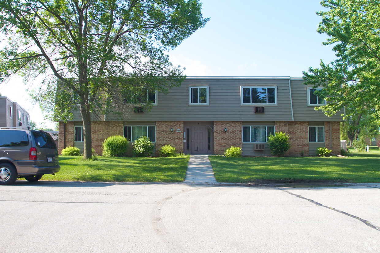 Primary Photo - N114 W15577 Sylvan Cir