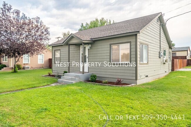 Building Photo - 3004 W Lakeside Dr