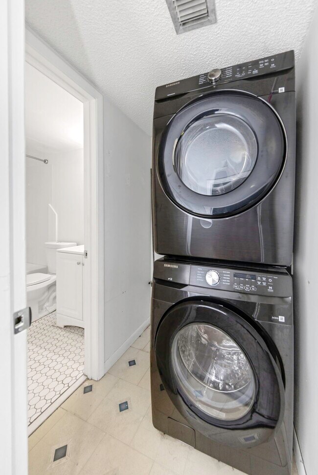 Foto del edificio - 621 99th Ave N