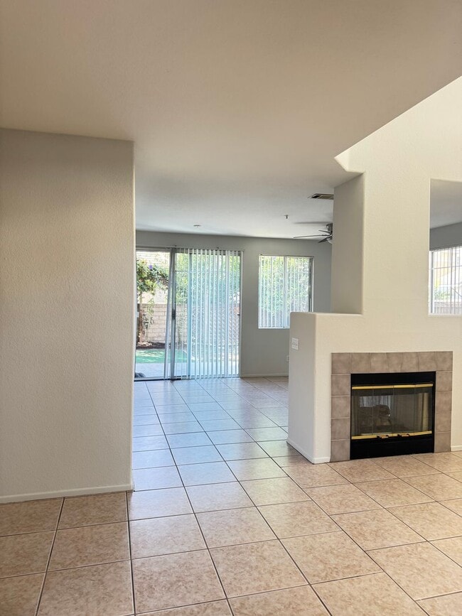 Building Photo - 2121 Avila Pl