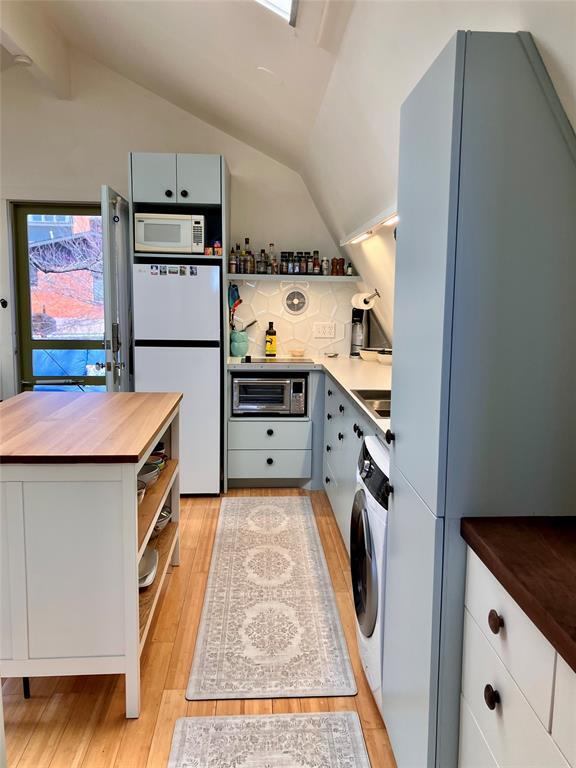 Foto del edificio - 2102 Travis Heights Blvd