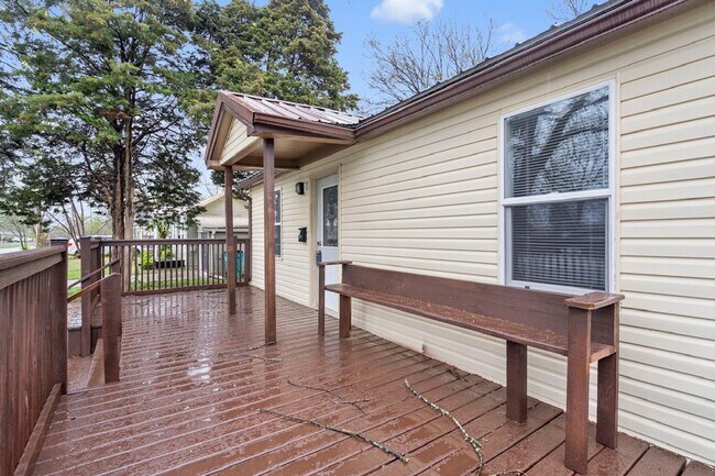 Building Photo - Cozy Home with Lots To Offer