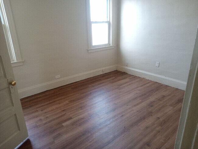 Foto del edificio - 1537 Remington St