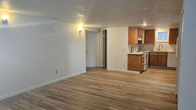 Building Photo - 20th Ave Duplex