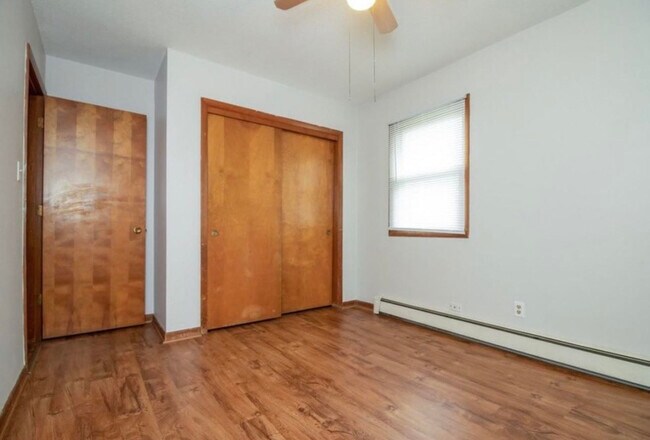 Foto del edificio - 104 2nd St NW