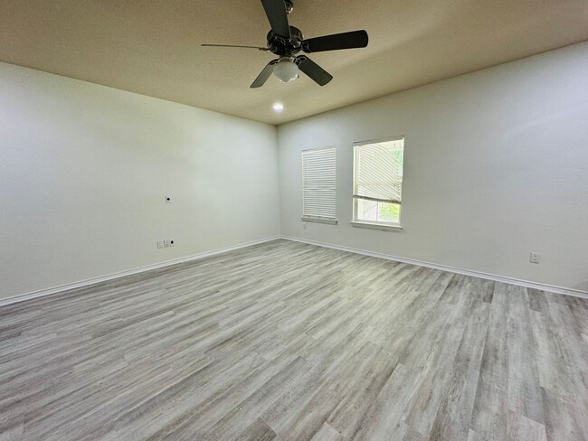 Foto del edificio - ** MOVE IN 7/20/2026 ** 6 Bedroom 4 Bath S...