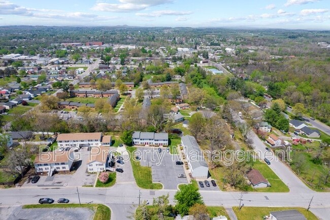 Building Photo - 605 Hamlet Ave