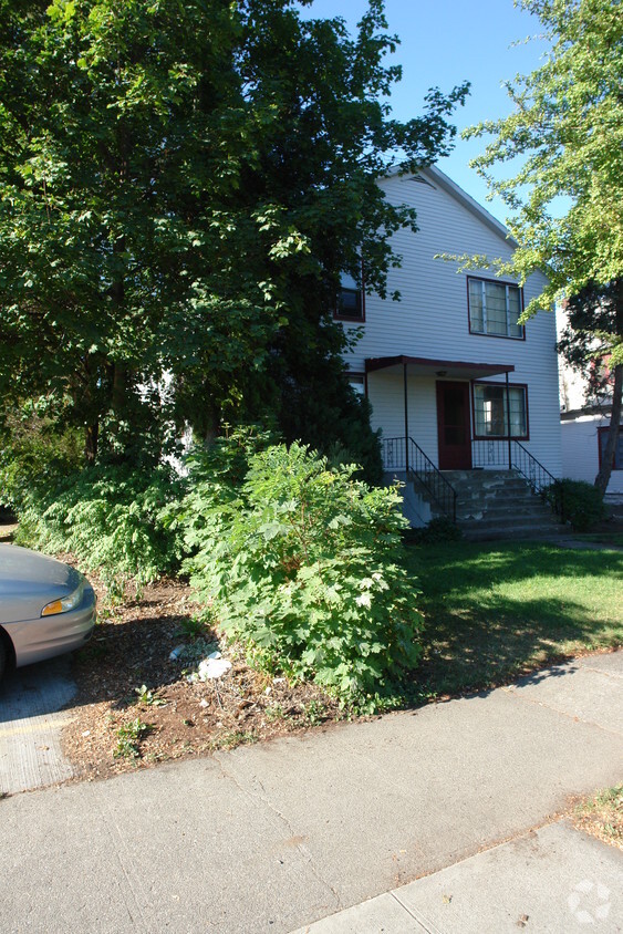 Primary Photo - 112 E Augusta Ave