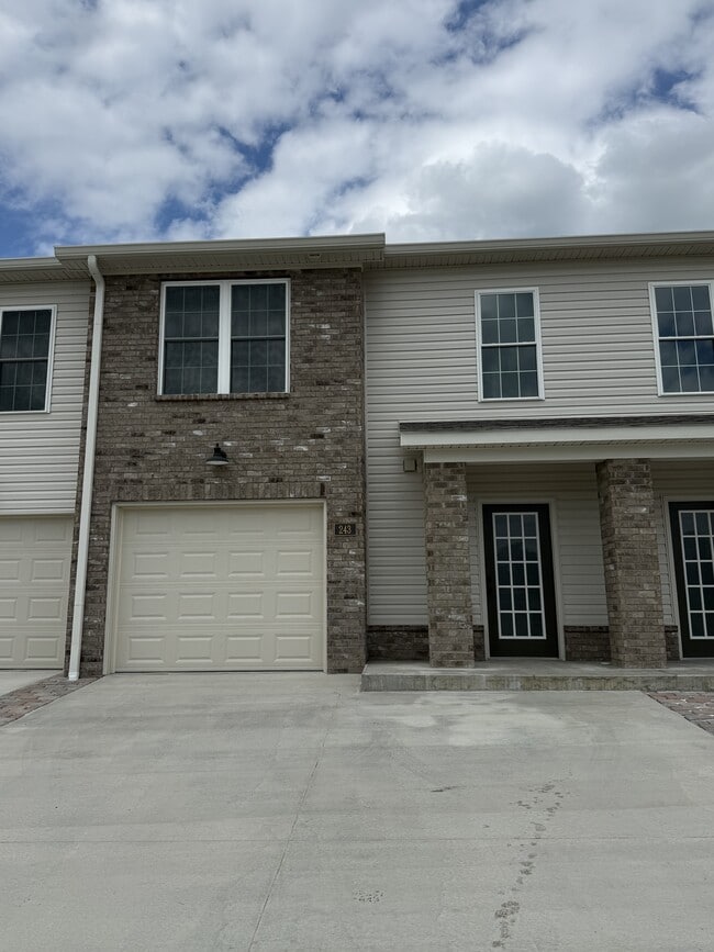 Building Photo - 243 Pinehurst Dr