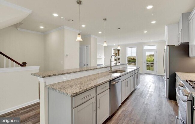 Building Photo - 45133 Kincora Dr
