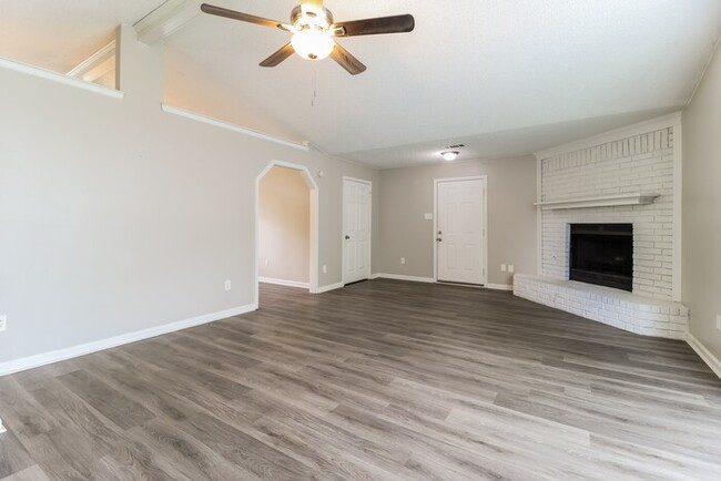 Building Photo - Four Bedroom Little Rock Home