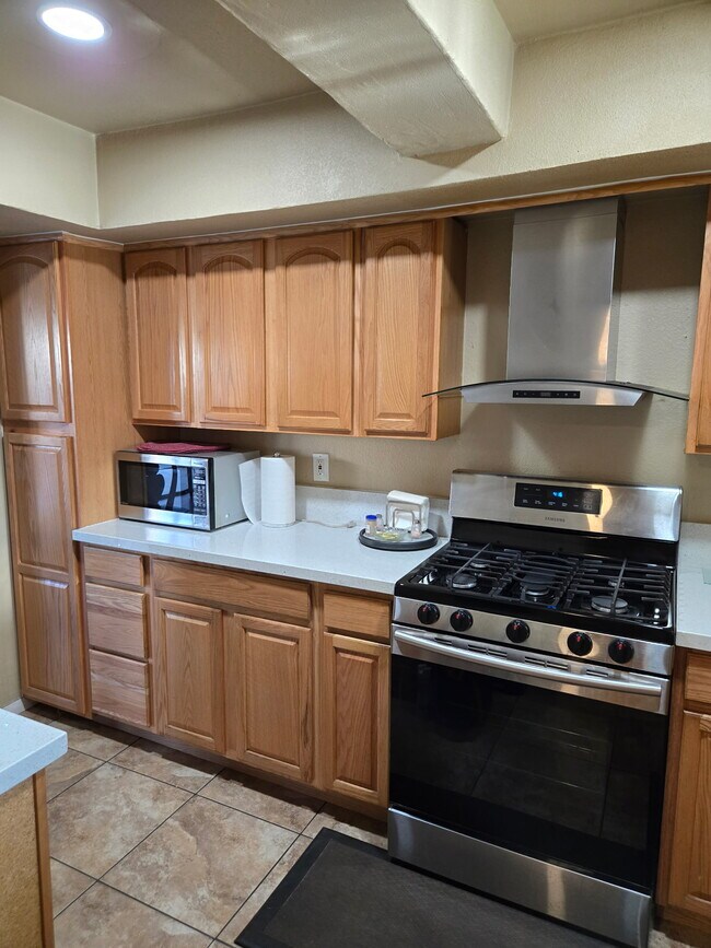 Foto del edificio - 4876 Rollingwood Cir
