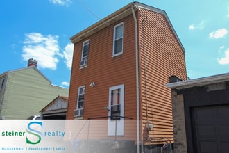 Building Photo - 323 Main St
