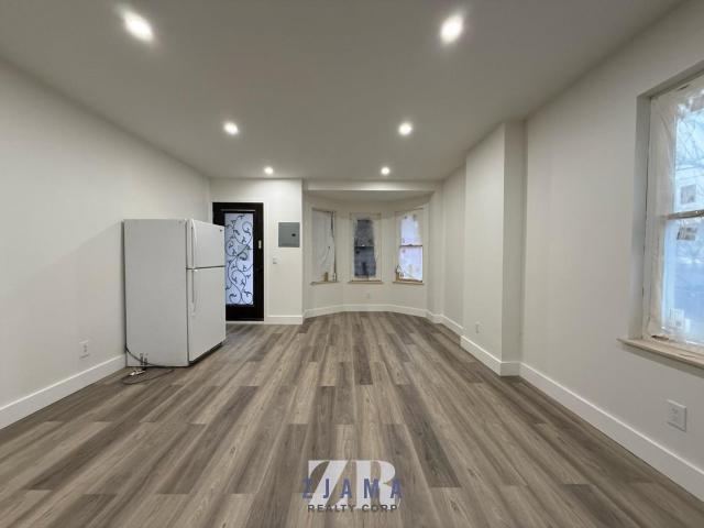 Foto del edificio - 2 bedroom in BROOKLYN NY 11203