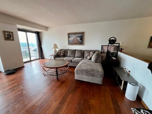 Foto del edificio - 26 10th St W
