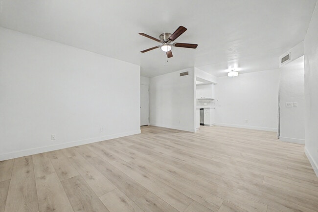 Building Photo - 2937 E Beck Ln