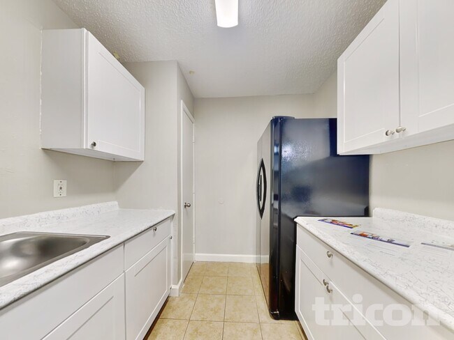Building Photo - 16126 Barbarossa Dr