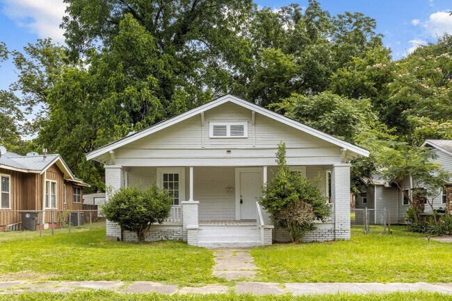 Building Photo - Charming 4 Bedroom, 2 Bathroom house