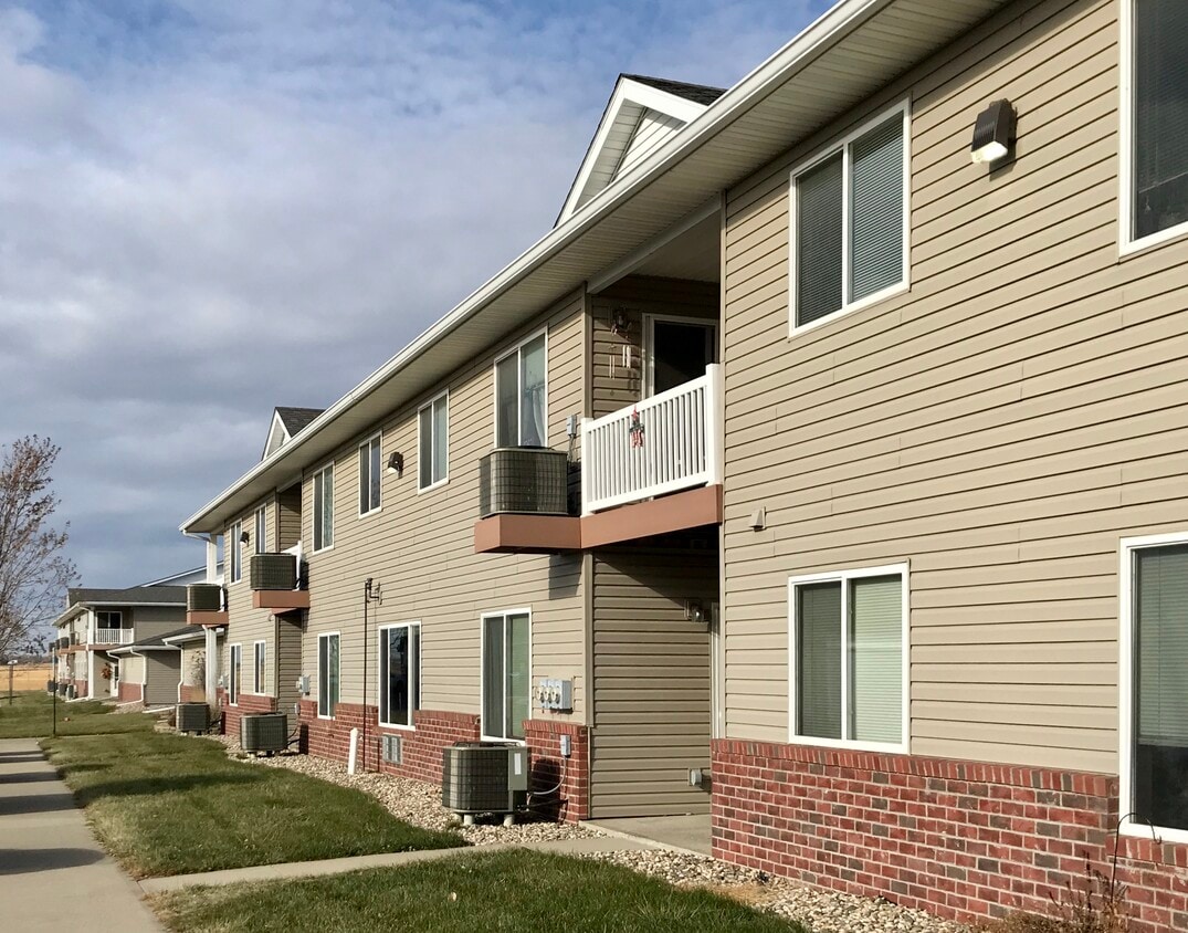 911 N Oaks Ave, Hartford, SD 57033 Apartments in Hartford, SD