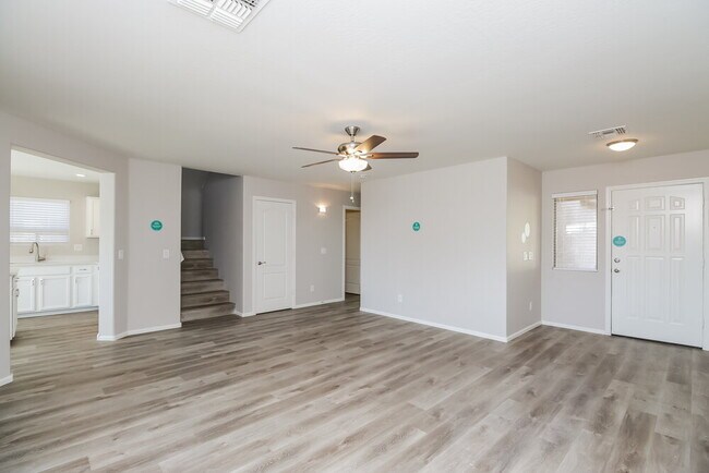 Foto del edificio - 1361 E Ryan Rd