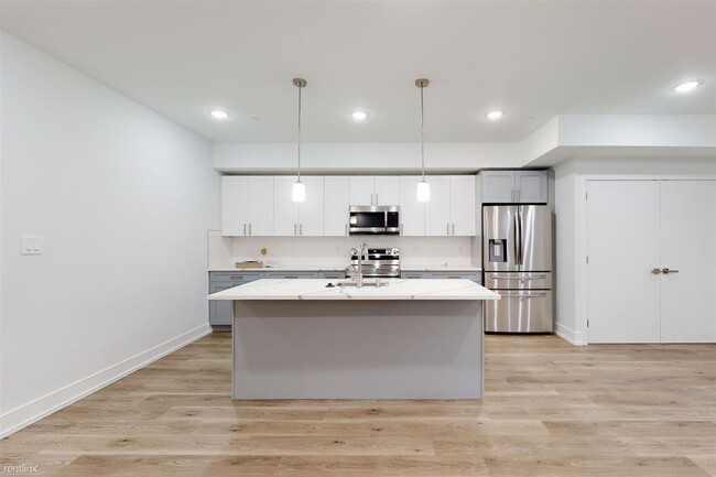 Foto del edificio - 3 br, 3 bath 4plex - 1726 W SUSQUEHANNA St...