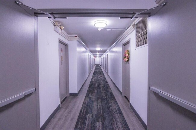 Foto del edificio - 270 Marin Blvd
