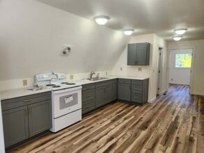 Building Photo - 12297 Blackwell Rd