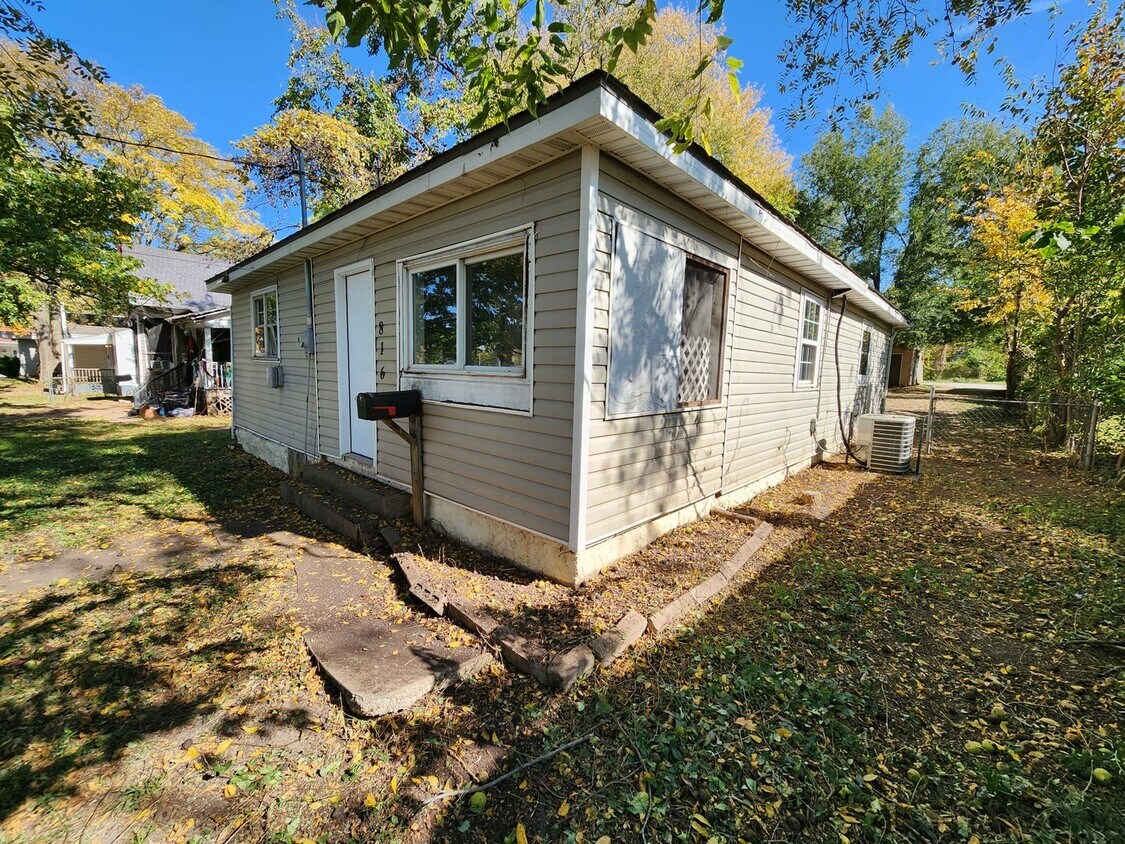 Foto principal - Spacious 2-Bedroom, 1-Bathroom HOUSE AVAIL...