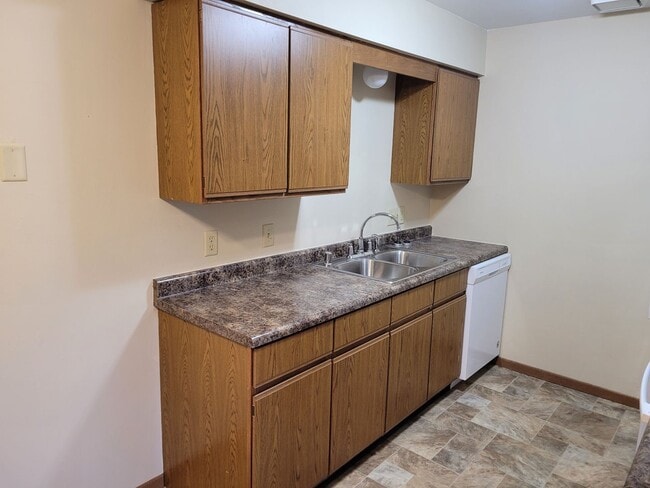 Building Photo - 2240 Sylvan Way