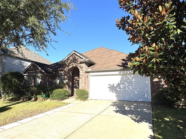 Building Photo - 2910 Sandleigh Dr