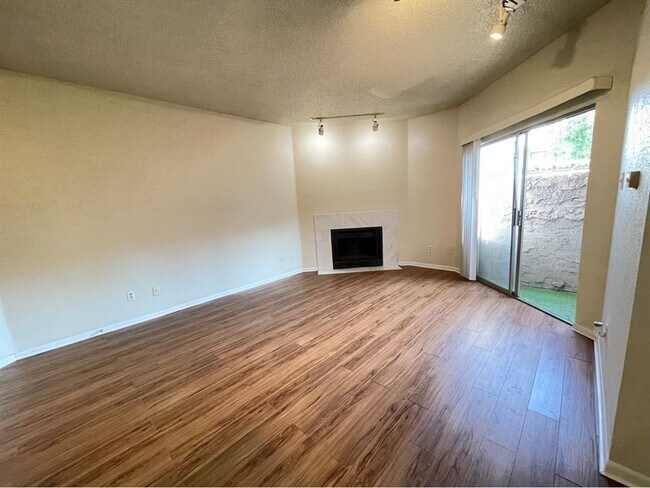 Foto del edificio - 10855 Meadowglen Ln
