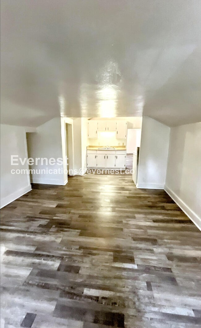 Foto del edificio - 413 N Moore Rd