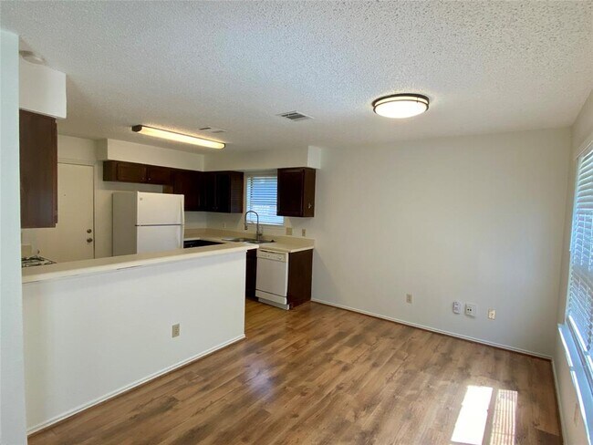Foto del edificio - 8607 Cretys Cove