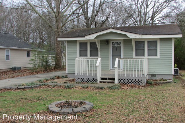 Building Photo - 322 N Dogwood St