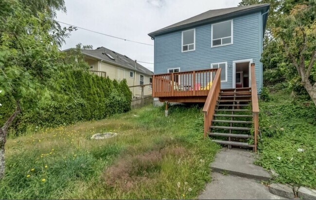 Building Photo - Charming 3 bed 1.5 bath available in Belli...