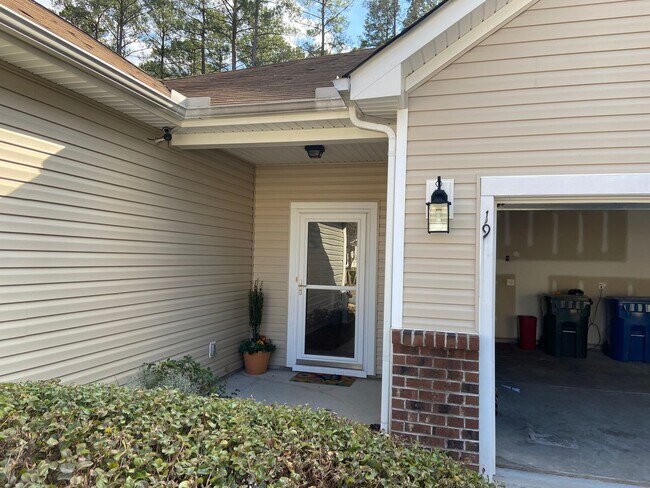 Building Photo - House in Belcrest Neighborhood (Southpoint)