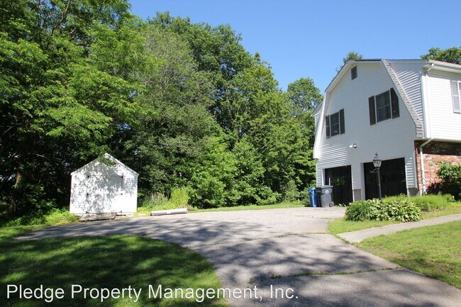 Building Photo - 3 br, 1.5 bath House - 25 Meeting House Hi...